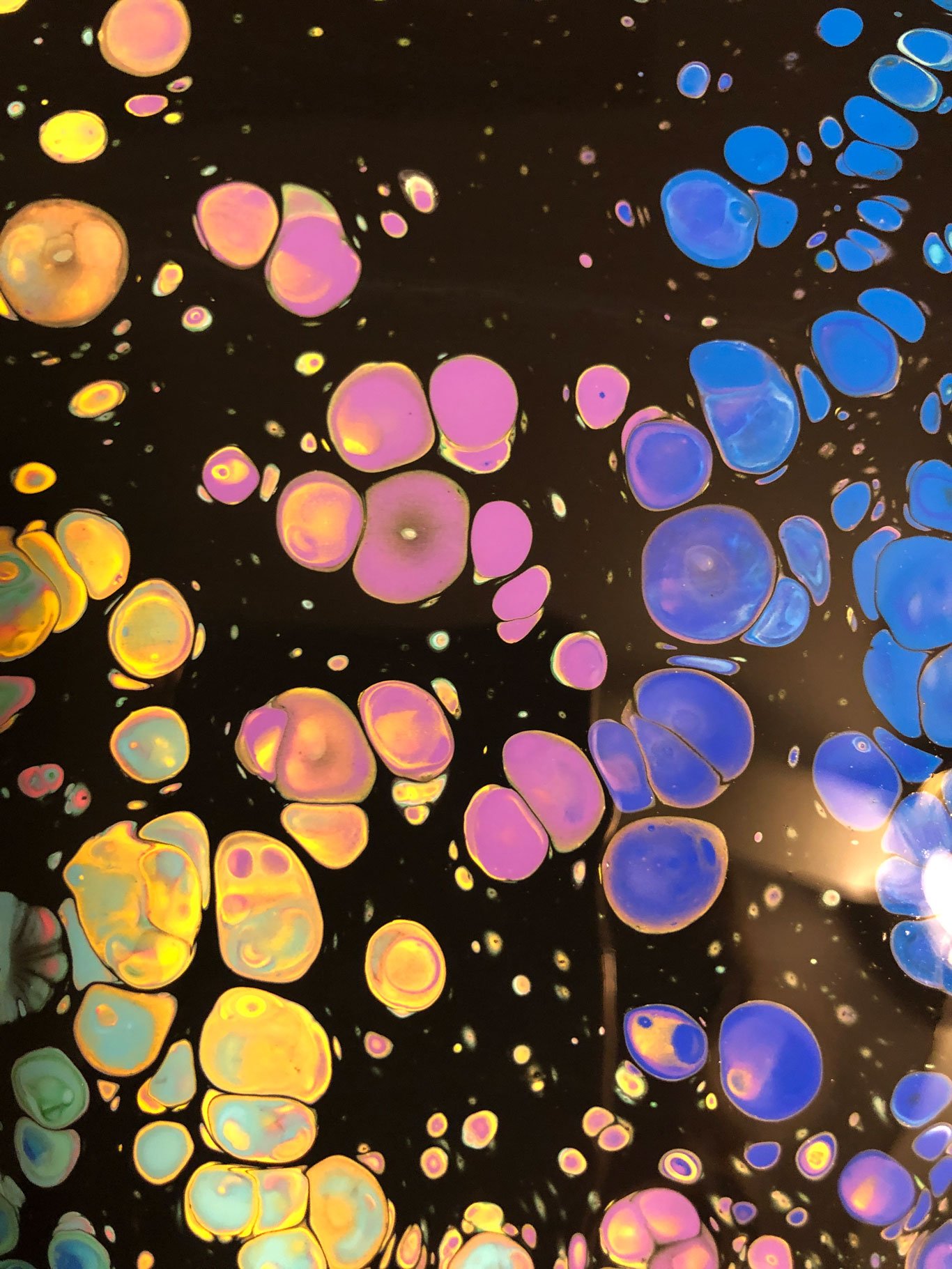 Types of Additives Used to Make Cells in Acrylic Pouring 
