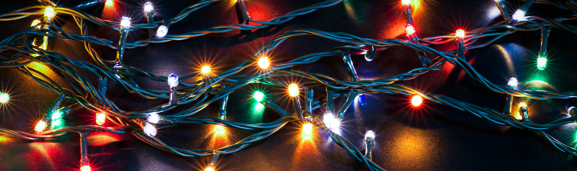 Công nghệ chiếu sáng mừng Giáng sinh mang đến một cảm giác kỳ diệu và lạ lẫm cho người xem. Cùng trải nghiệm tuyệt vời này thông qua những hình ảnh ánh sáng độc đáo, tạo nên bầu không khí trang trọng đón chào Giáng sinh.